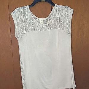 Pretty Good metallic lace tee M